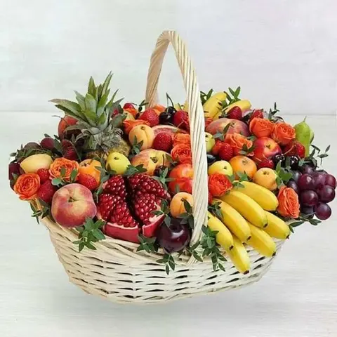 Фруктовая корзина — дополнительный подарок к букету